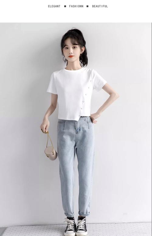 短装T恤怎么搭配