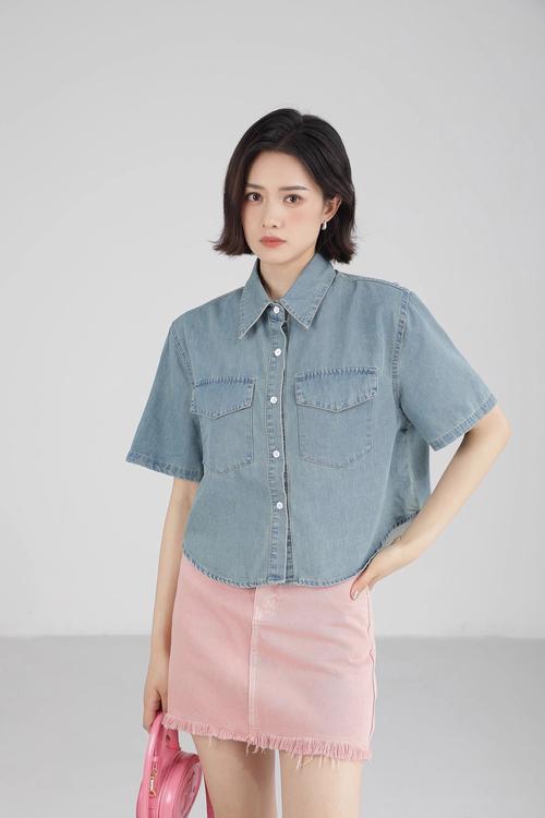 短牛仔衬衫怎么搭配