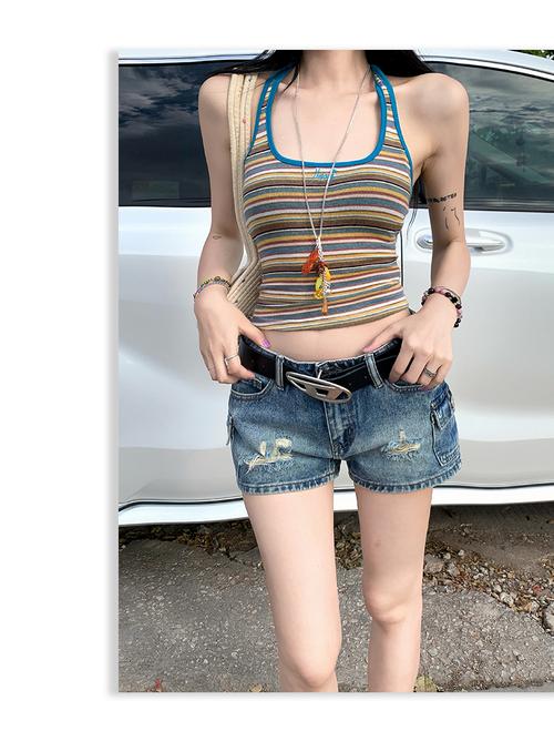 低腰牛仔短裤怎么搭配图片