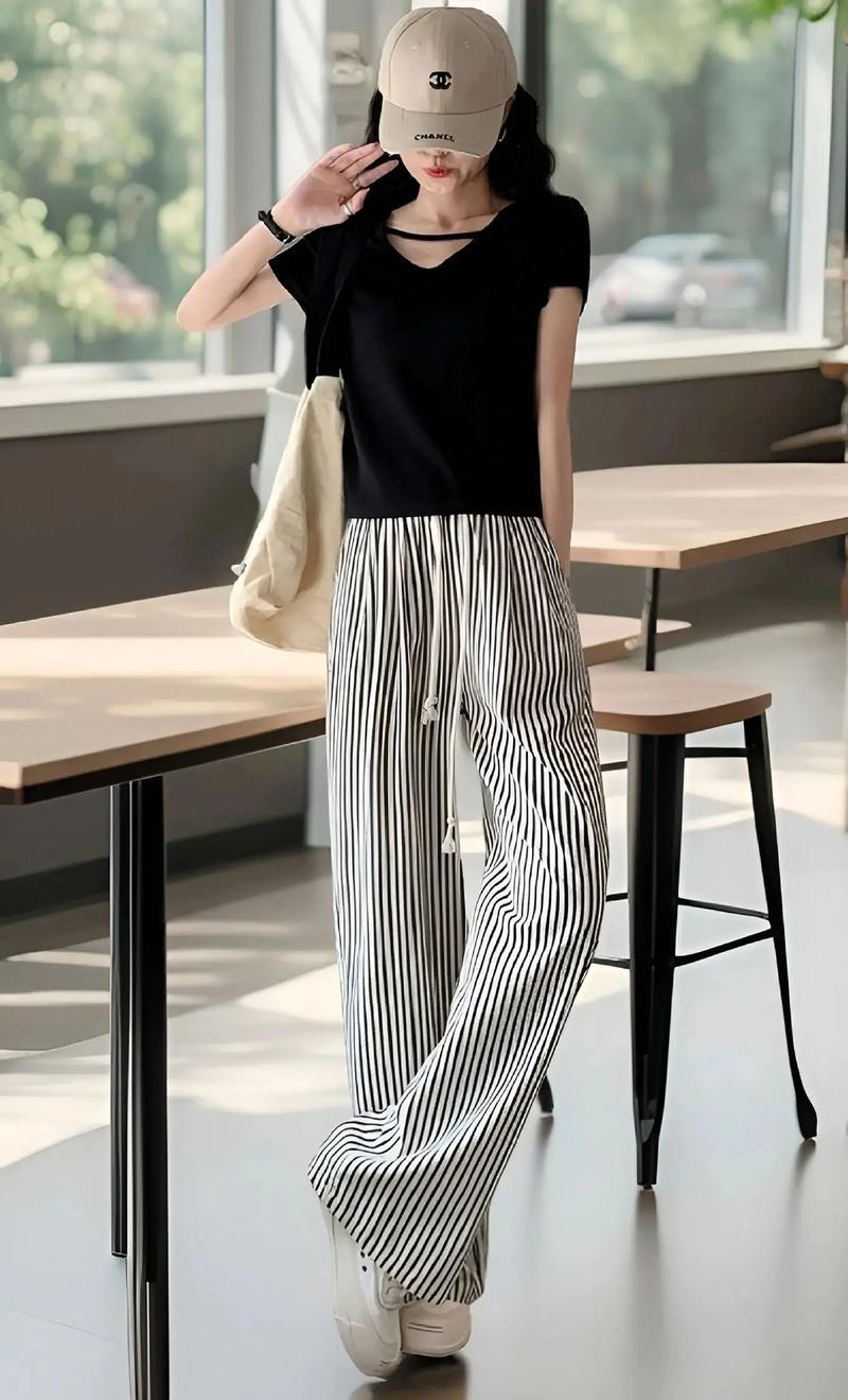 彩色条纹裤怎么搭配