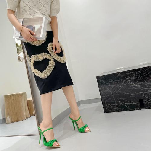 彩色高跟鞋怎么搭配