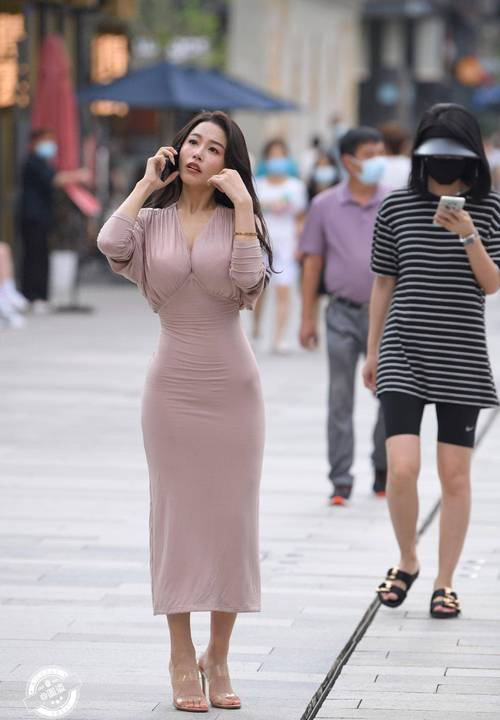 半身紧身长裙怎么搭配