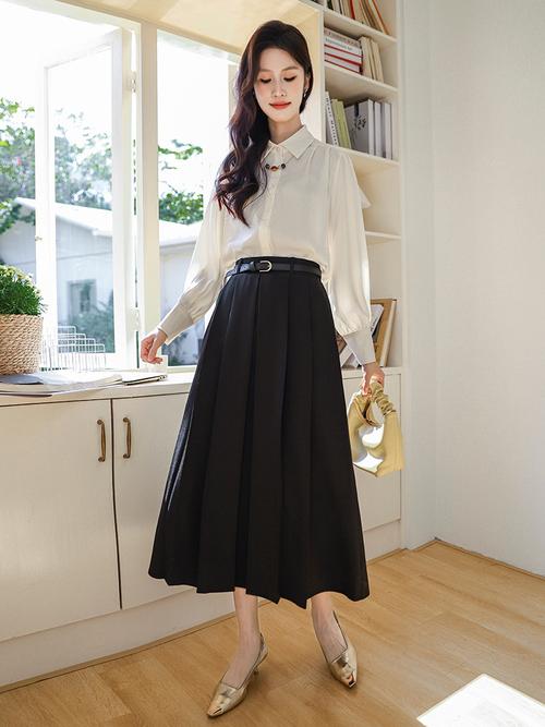 百折长裙怎么搭配鞋