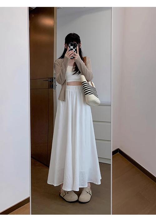 白色阔腿裤裙怎么搭配