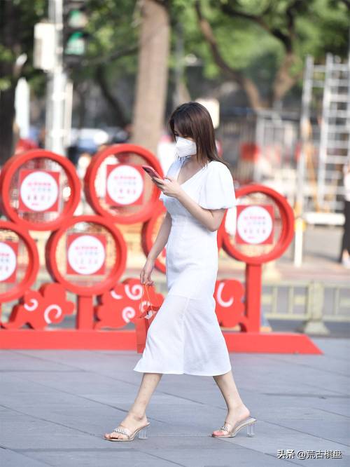 白凉鞋怎么搭配