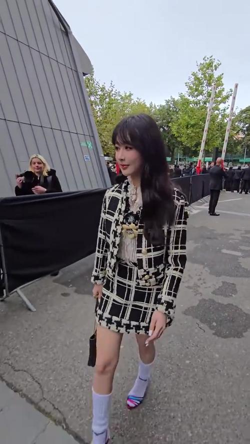 白凉鞋怎么搭配