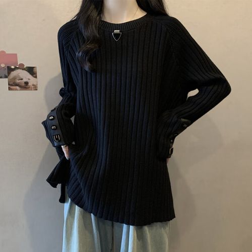 黑色中长款套头毛衣怎么搭配图片