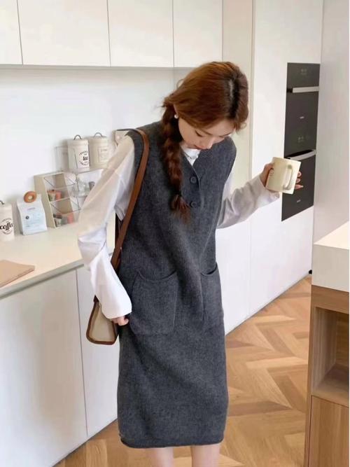 羊绒背心裙怎么搭配图片