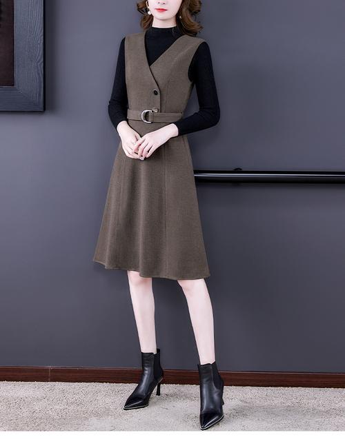 羊绒背心裙怎么搭配