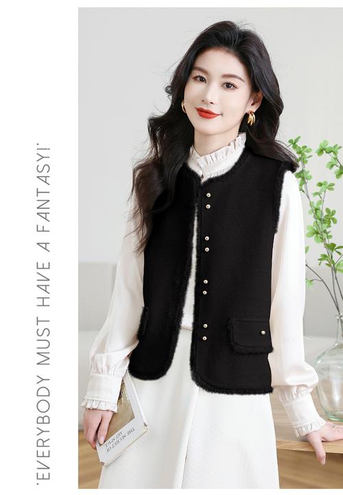 小坎肩外套怎么搭配