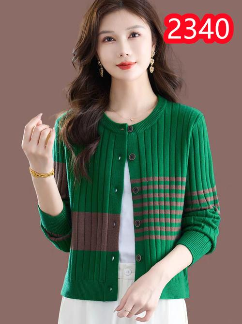 条纹短款毛衣怎么搭配图片大全