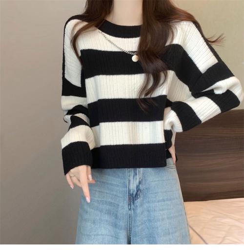 条纹短款毛衣怎么搭配图片大全