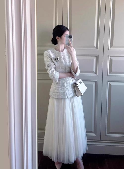 纱裙怎么搭配上衣