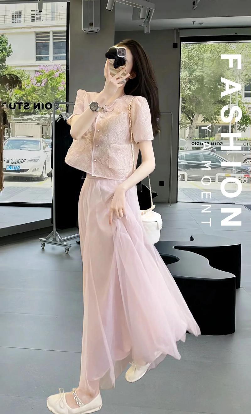 纱裙上身怎么搭配