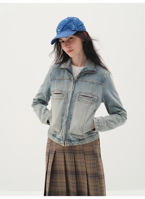 浅色牛仔褂怎么搭配