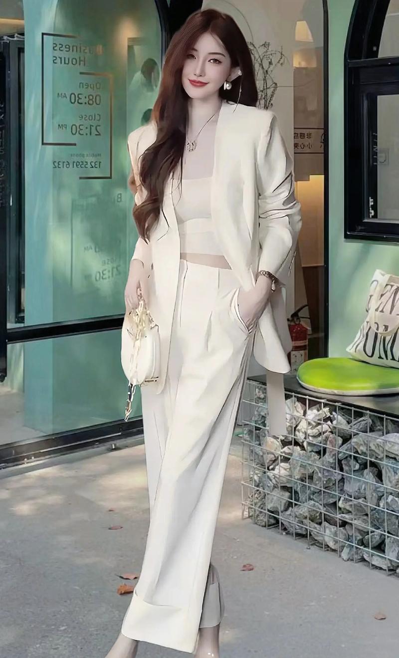 白色西装配什么鞋子