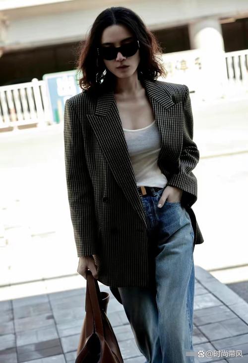 牛仔休闲西装怎么搭配裤子好看吗