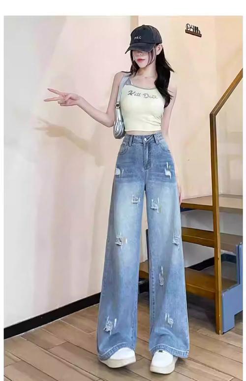 牛仔破洞阔腿裤怎么搭配