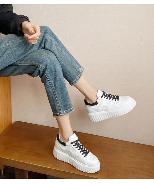 内增高松糕鞋怎么搭配