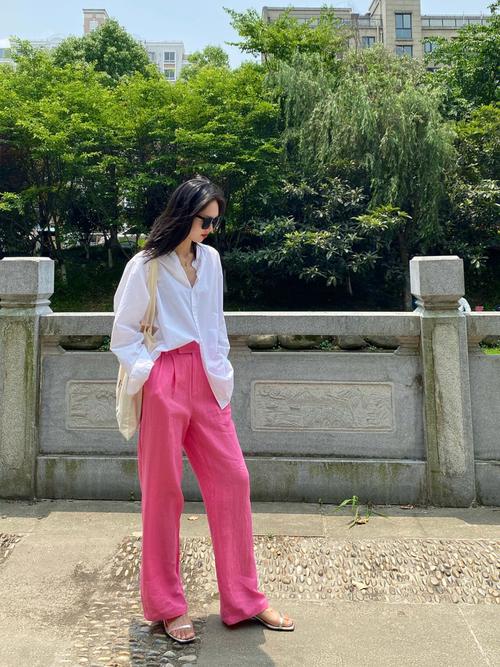 玫红色鞋怎么搭配衣服好看