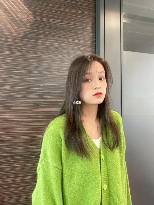 绿色毛线外套怎么搭配图片大全