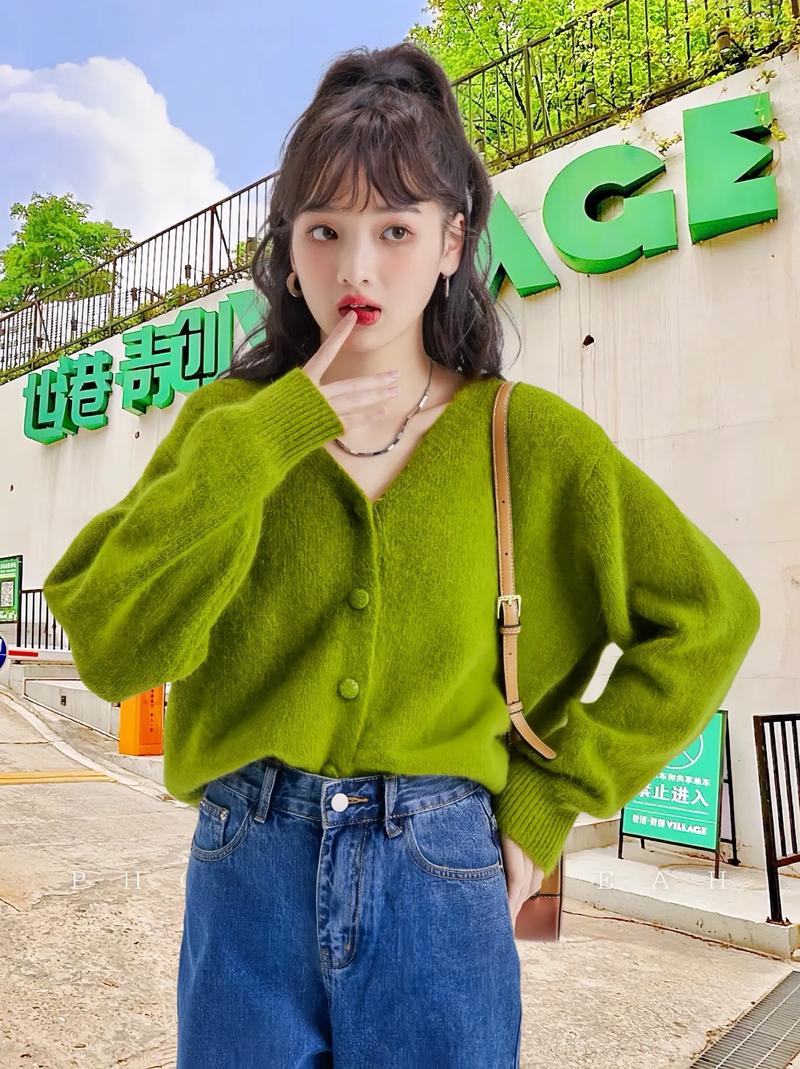 绿色毛线外套怎么搭配