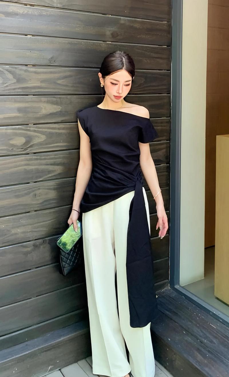 露肩短上衣怎么搭配