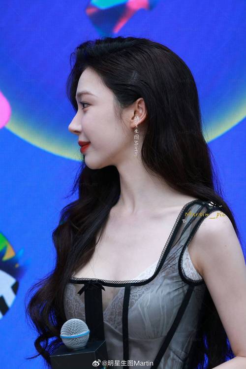 蕾丝内衬裙怎么搭配