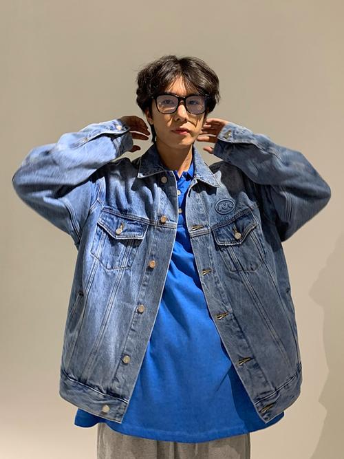 蓝色牛仔外套怎么搭配裤子好看吗