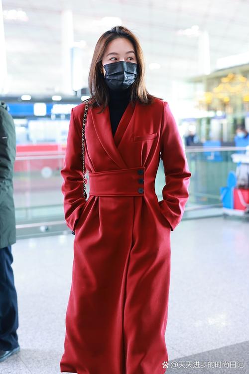 红色外套配什么打底衫