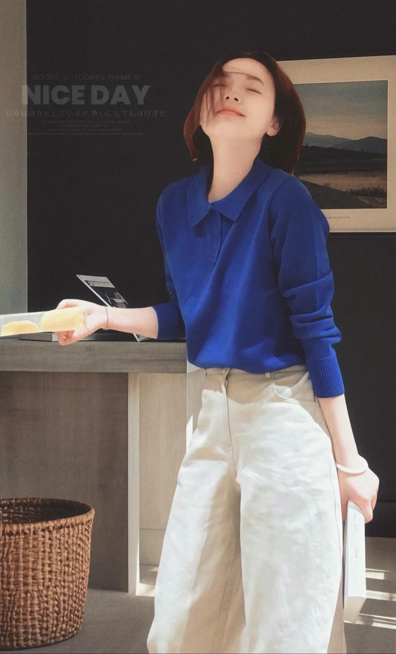 蓝色牛仔外套怎么搭配裤子