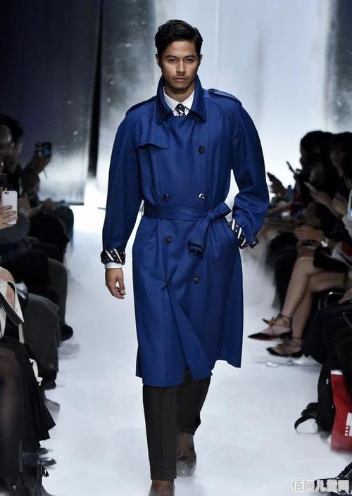 蓝色男士风衣怎么搭配