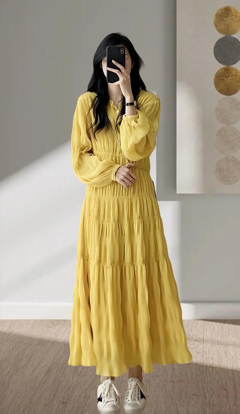 黄色长裙配什么上衣