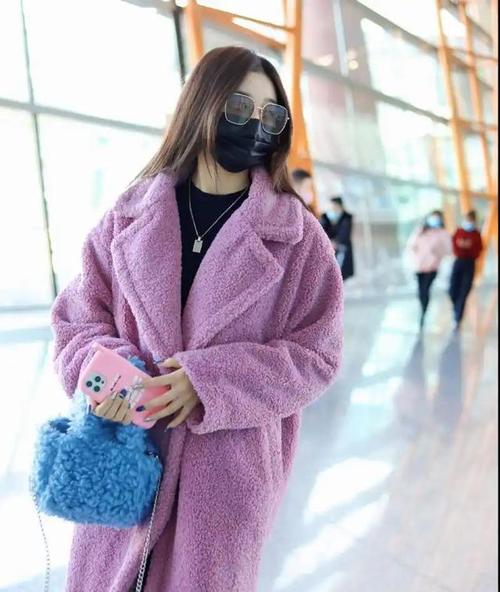 紫色棉袄配什么裤子