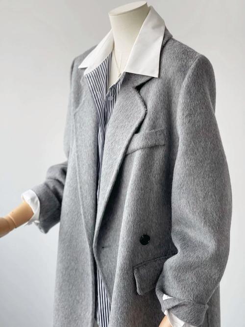 灰色条纹外套怎么搭配图片大全