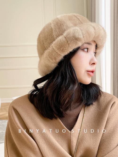 皮草配什么帽子好看