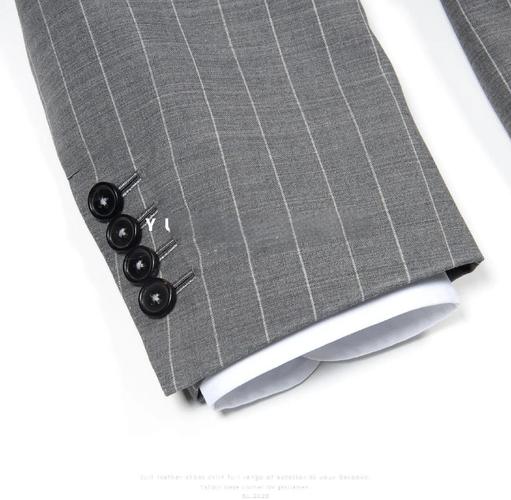 灰色条纹外套怎么搭配图片