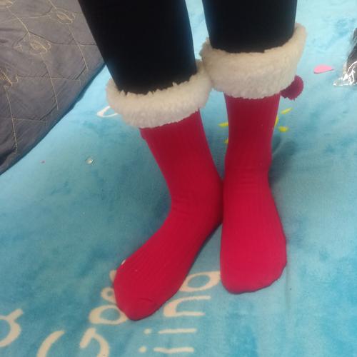 红色袜子怎么搭配