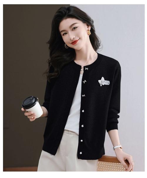 黑色毛线外套怎么搭配好看