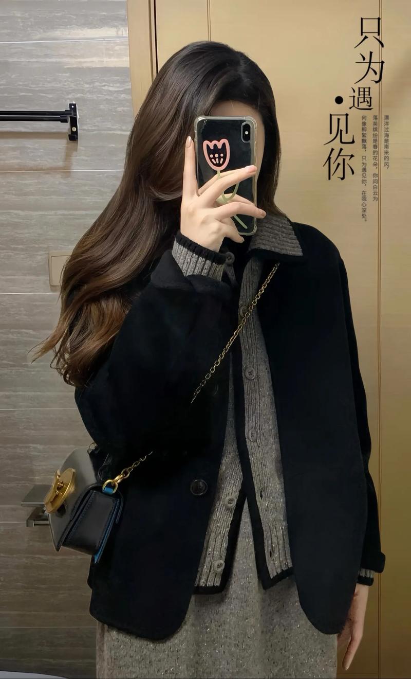 黑色毛线外套怎么搭配