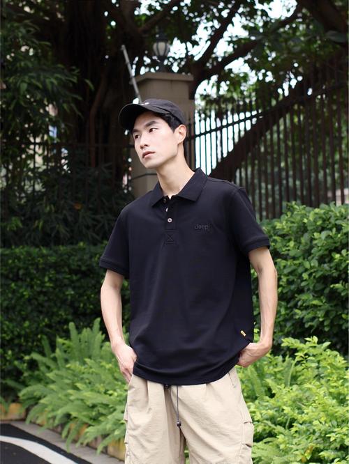 黑色长polo衫怎么搭配