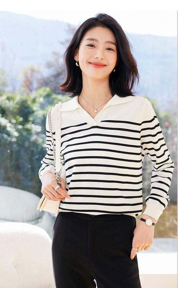 黑白条毛衣怎么搭配