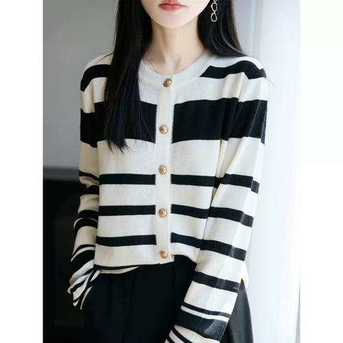 黑白毛衣外套怎么搭配图片