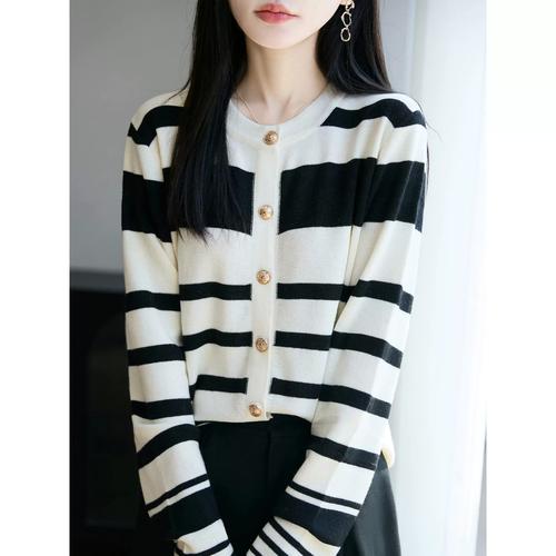 黑白毛衣外套怎么搭配图片