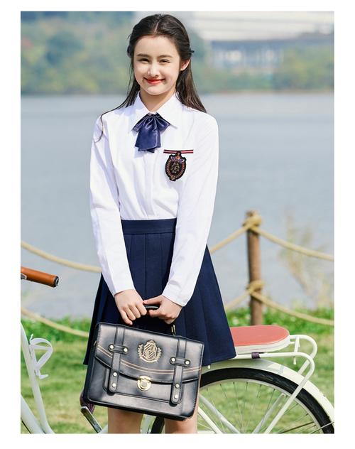 高中生衬衣怎么搭配