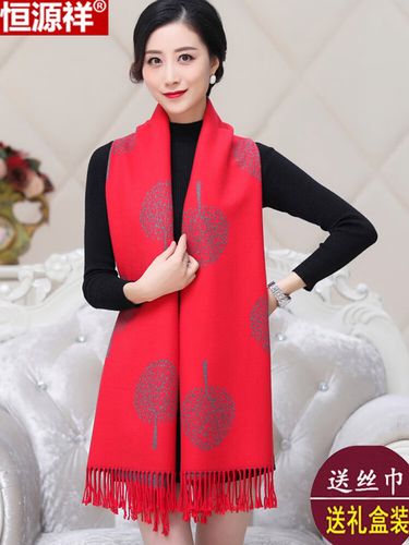 粉色羊绒披肩怎么搭配