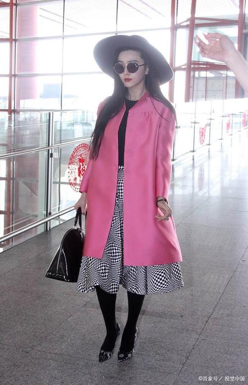 粉色蕾丝风衣怎么搭配