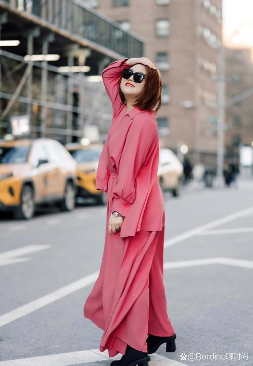 粉色的套装怎么搭配鞋子