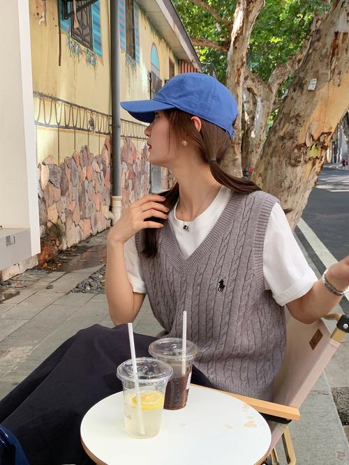 短款毛线背心怎么搭配图片