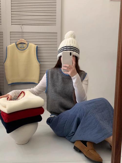 短款毛线背心怎么搭配